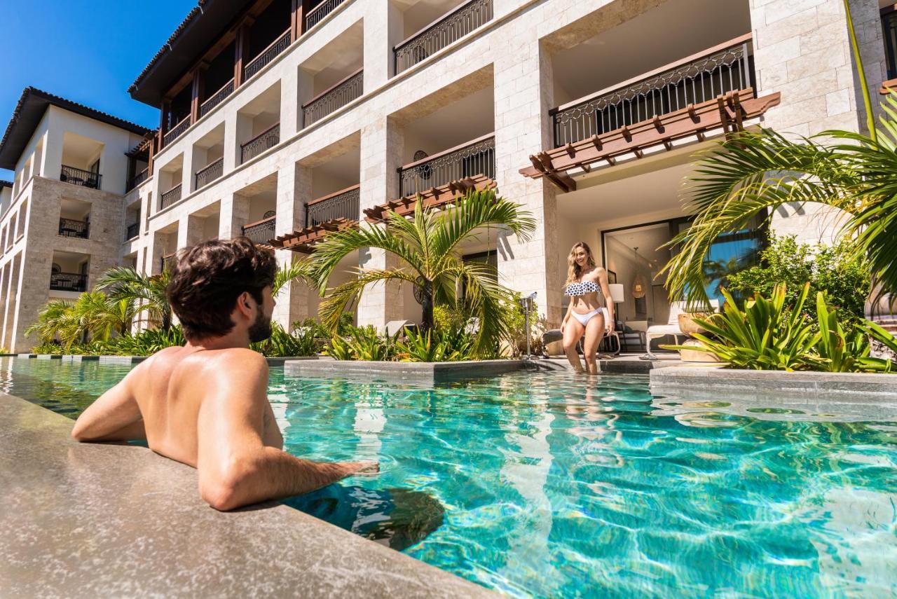 Adults King - Swim Up Junior Suite